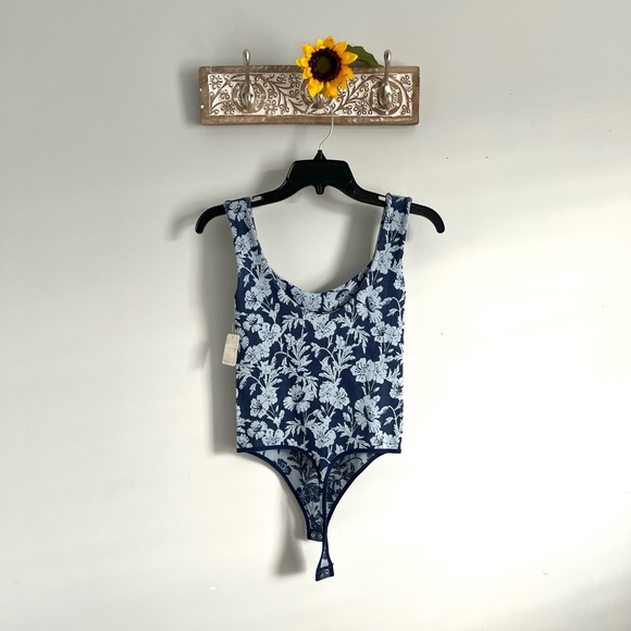 🚨FINAL PRICE! FREE PEOPLE Printed Clean Lines Blue Floral Print Bodysuit - Picture 9 of 12